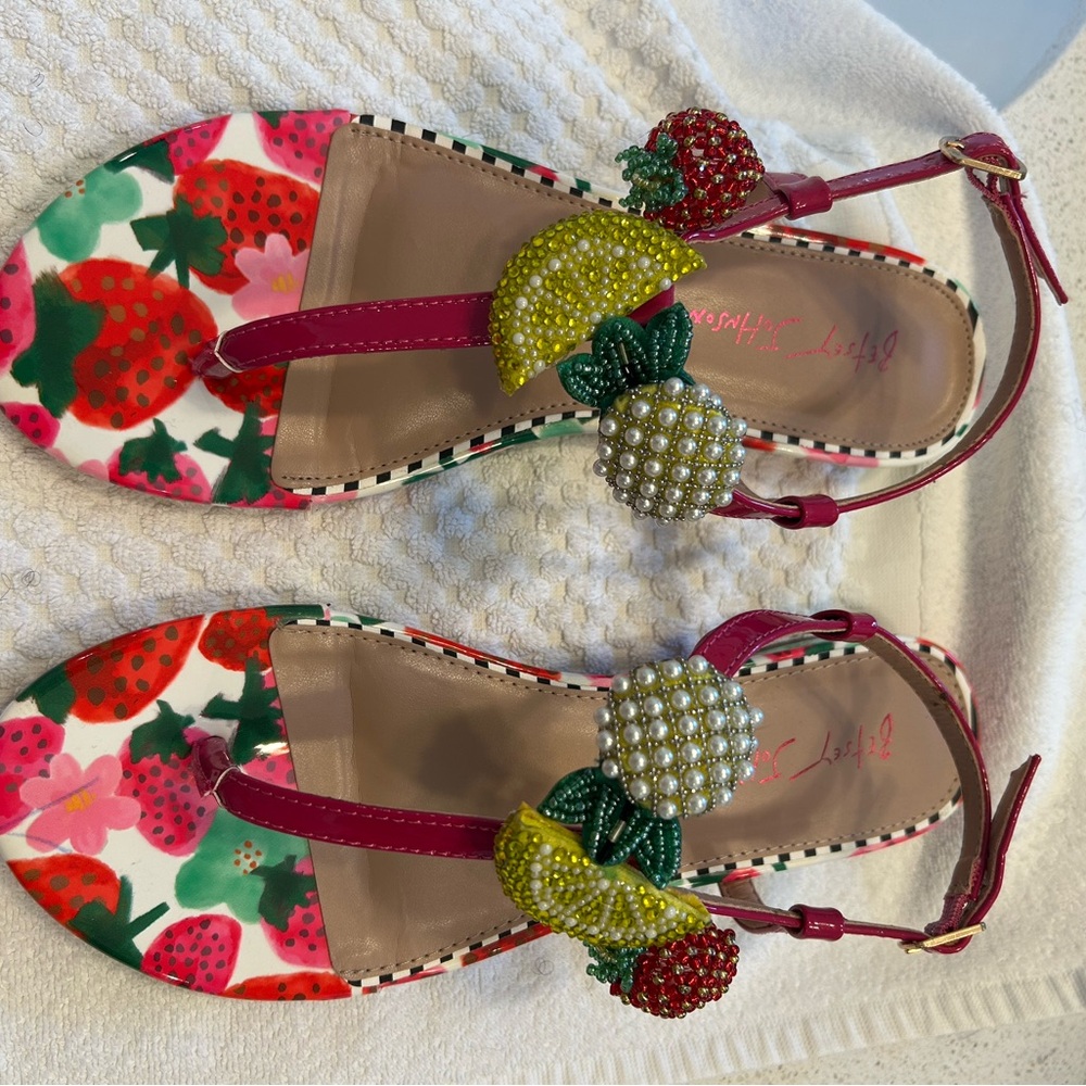 Betsy Johnson Aniston berry multicolor sandals.